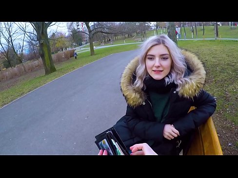 ❤️ Guta zgodnu spermu stranca za novac - pušenje u parku od Eve Elfie ️ Analni video kod nas ☑